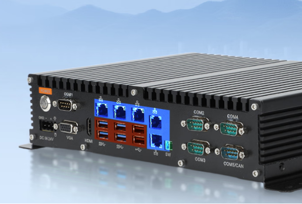 東田嵌入式工控主機端口.png